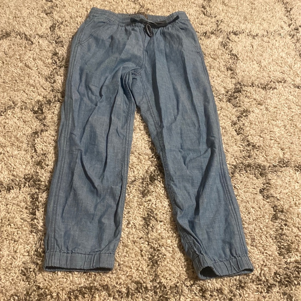 Light jean pants